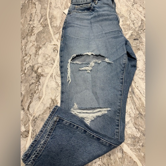 NWT Good American Good Boy
Distressed Indigo Jeans Size 15 - Picture 7 of 11